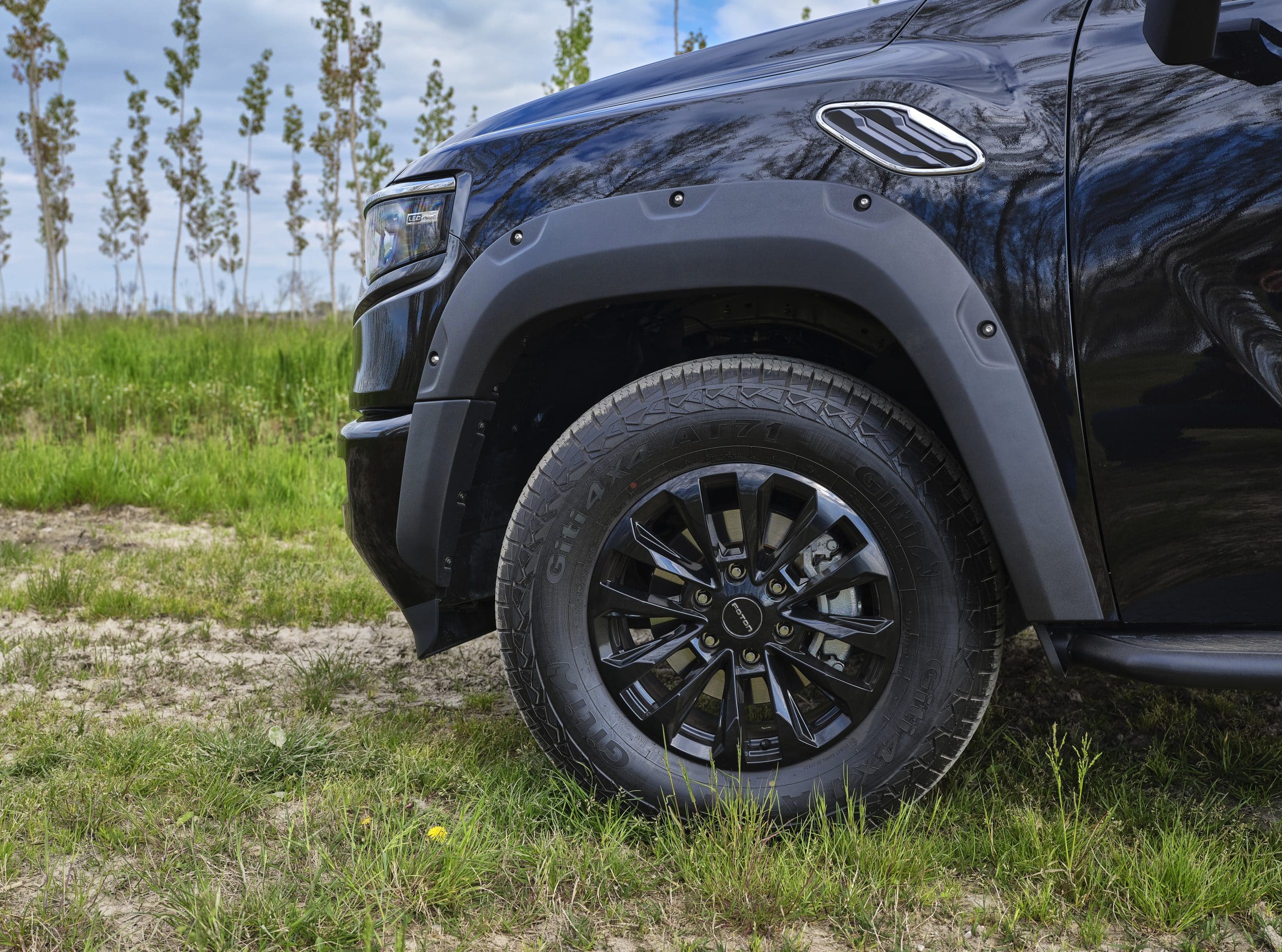 FOTON Tunland V9 exterior